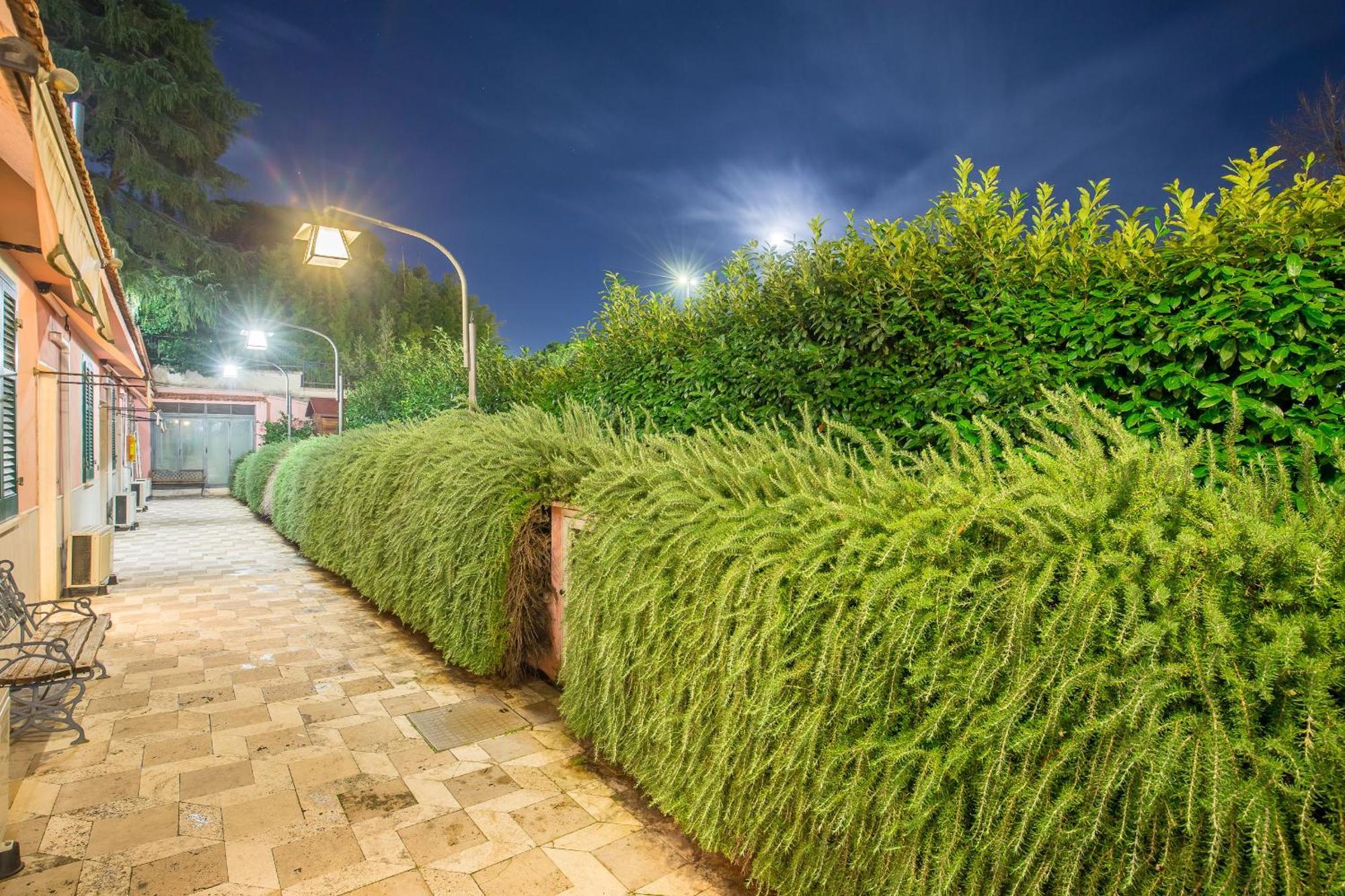 Arco Di Travertino Hotel Rom